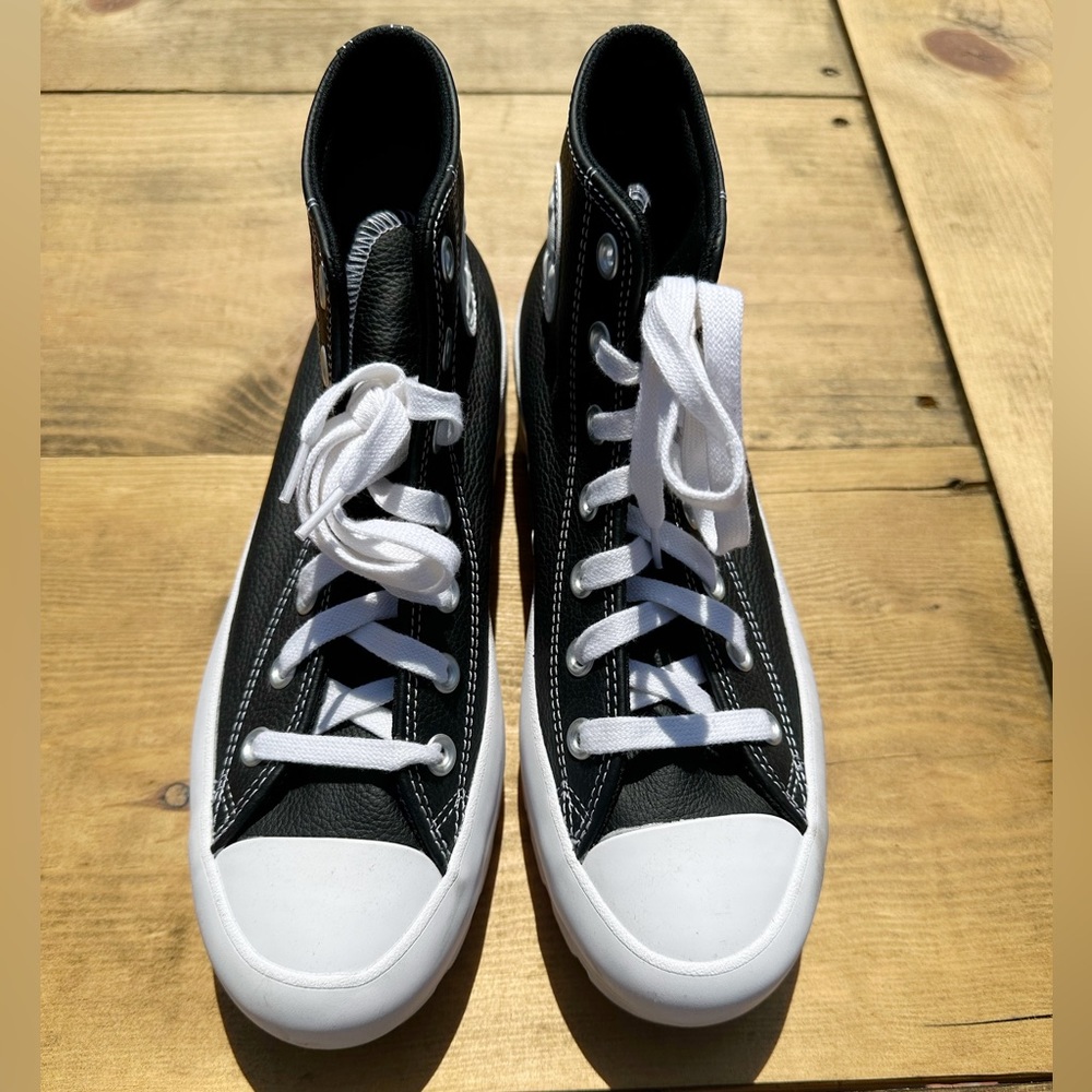Converse Chuck Taylor All Star Lugged Leather | Women’s Hightop Shoe Size 8